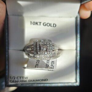 New 10kt 1/2cttw Diamond ring